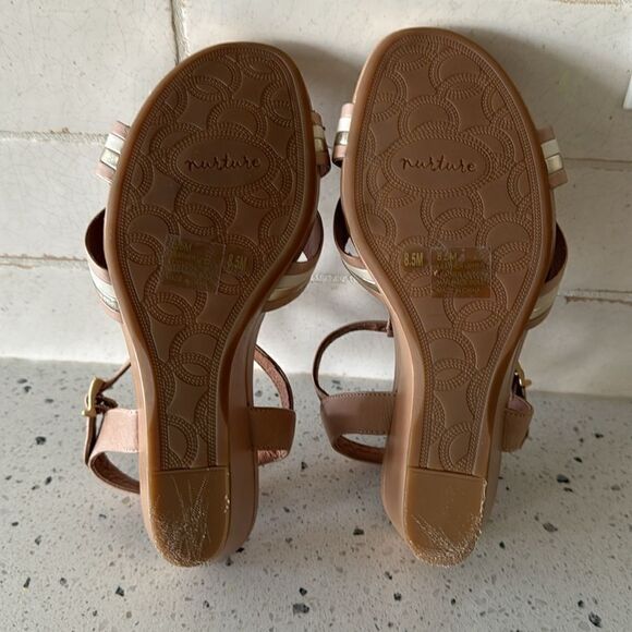 Nurture Women’s T-Strap Beige/Gold Leather Comfort Wedge Heeled Sandals Size 8.5 - Picture 8 of 12